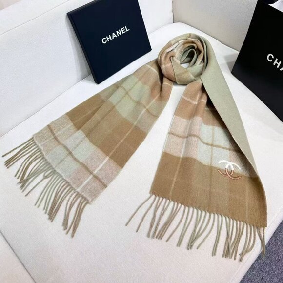 Sophisticated Chanel Beige Plaid Wrap - Picture 1 of 6